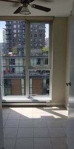 Beautiful 1 Bed + Den + Solarium at The Gallery. - Photo 4