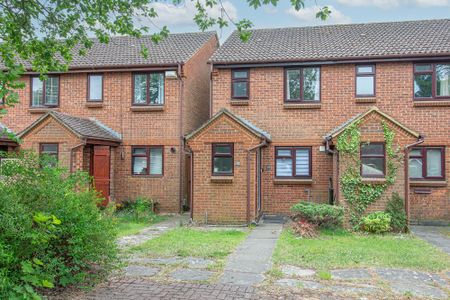 Duncan Close, Welwyn Garden City, Hertfordshire, AL7 3XP - Photo 2