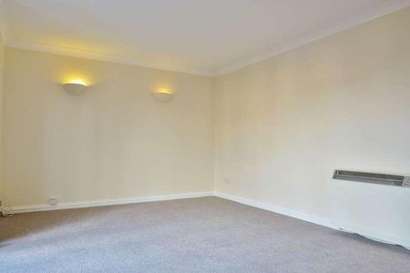 Beverley Mews, Three Bridges, Crawley, West Sussex, RH10 - Photo 2