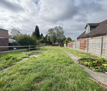 3 bedroom end of terrace house to rent - Photo 2