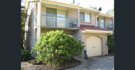 LARGE TOWNHOUSE - Photo 4