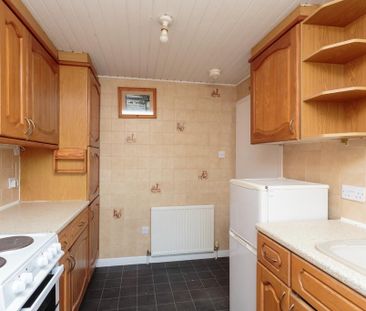 2 bedroom detached bungalow to rent - Photo 2