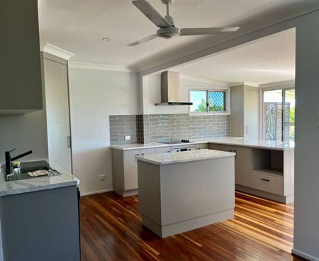Modern Highset Home in Norman Gardens ! - Photo 3
