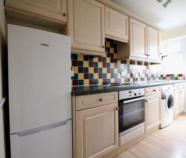St. Johns Road, Isleworth - Photo 2