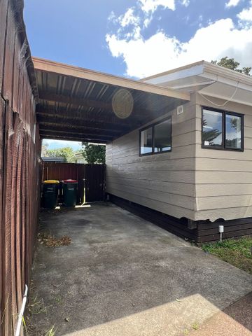 Sunny & Renovated 2-Bedroom Home – Private Backyard in Papakura - Photo 5