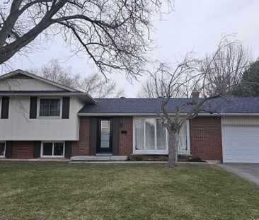 For Lease - 271 Kent Avenue, Burlington, Ontario - Photo 1