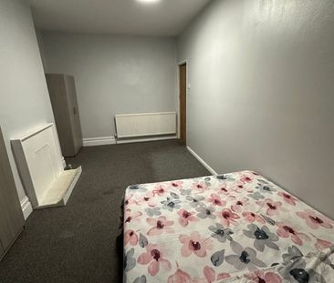 Room in a Shared House, High Road, N15 - Photo 5