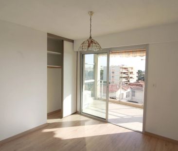 Location Appartement 2 pièces 48m² ST LAURENT DU VAR 06700 - Photo 1