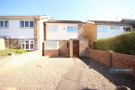 1 bedroom in a house share to rent - Photo 3