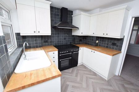 3 bedroom terraced house to rent - Photo 5