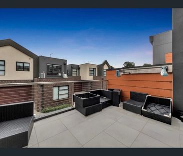 Modern Townhouse Living in Wantirna - Photo 6