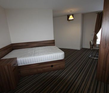 6 bedroom flat to rent - Photo 4