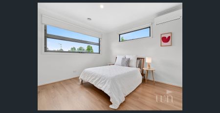 Superb Townhouse - Photo 2