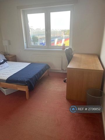 2 bedroom flat to rent - Photo 5