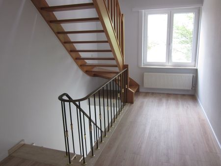 GERENOVEERDE WONING MET 4 SLAAPKAMERS en 2 GARAGES - Foto 4