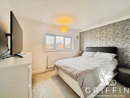 Chafford Way, Stifford Clays, Grays, RM16 - Photo 5