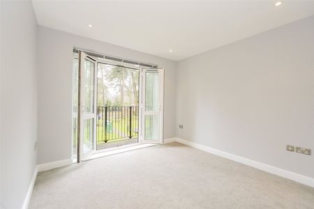 Heathcote Road, Camberley, Surrey, GU15 - Photo 2
