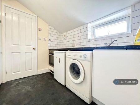 1 bedroom flat to rent - Photo 3