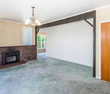 Welcome to 27 Goldsborough Avenue. - Photo 1