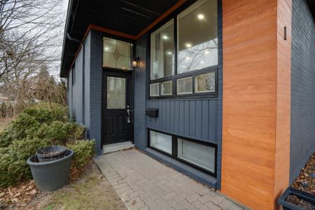 For Lease - 1 Willis Drive, Aurora, Ontario - Photo 3