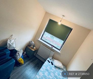 4 bedroom semi-detached house to rent - Photo 6