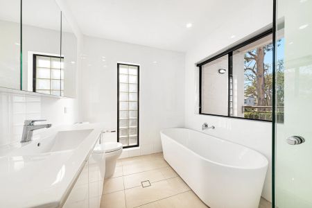 North-Facing, Impeccably Renovated Duplex Positioned 300m to Lane Cove Village - Photo 4