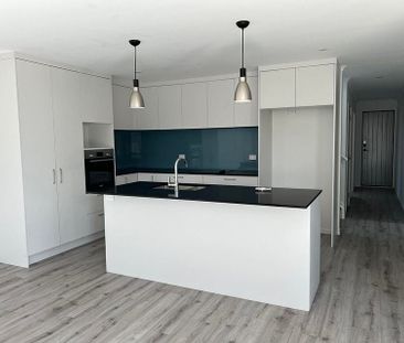 Near new family home - Available Soon! - Photo 3