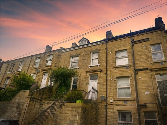 Bankfield Road, Huddersfield - Photo 1