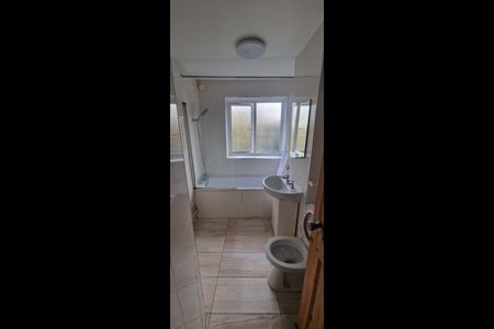 Room in a Shared House, Tildesley Road, SW15 - Photo 5