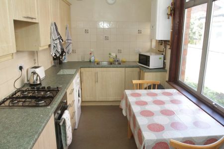 Lytton Road (3 bed) - Photo 4