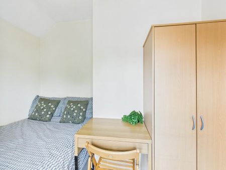 4 bedroom terraced house to rent - Photo 5