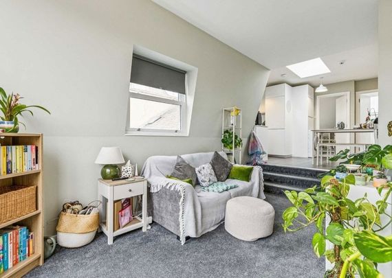 Southcroft Road, SW17 9TR, London - Photo 1