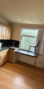 4 bedroom semi-detached house to rent - Photo 3