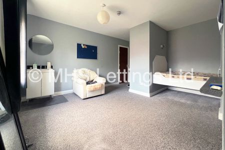 1 Bedroom Bedsit for rent in Midland Road - Photo 2