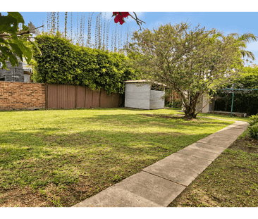 Two Bedroom Home with Spacious Yard - Photo 5