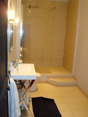 Location Appartement 2 pièces 68m² DRAGUIGNAN 83300 - Photo 5