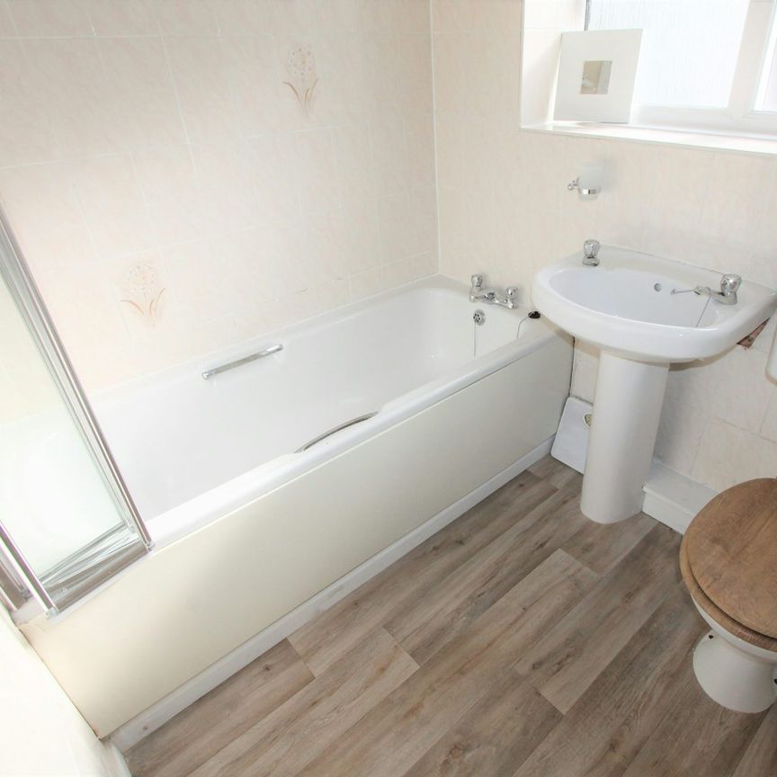 Flat to rent on - Photo 1