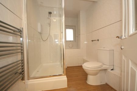 Park Drive, Woking - Photo 2