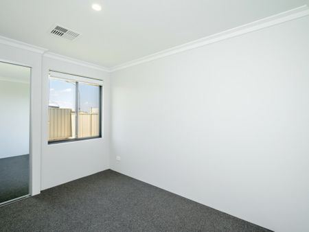 Brand new and waiting for its first family - Photo 5