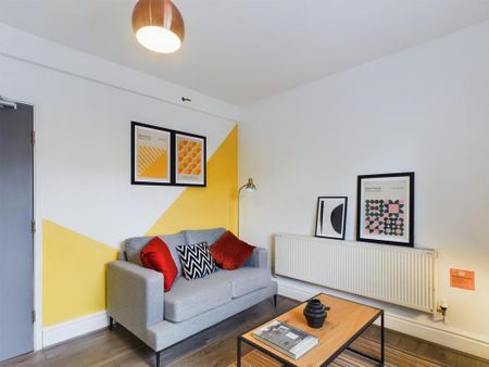 2 bedroom flat to rent - Photo 2