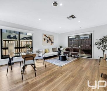 Experience Elegant and Luxurious Family Living in Clyde - Photo 4