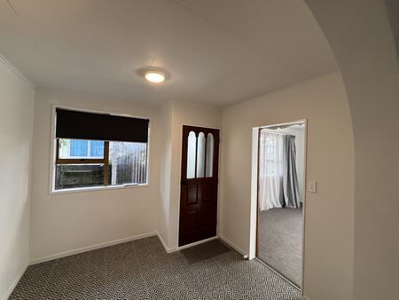 Waikanae - 3 Bedrooms - Photo 5