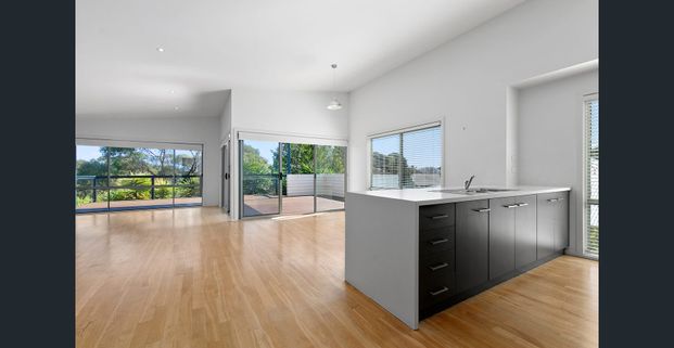 Luxury Home Opposite the Park! - Photo 1