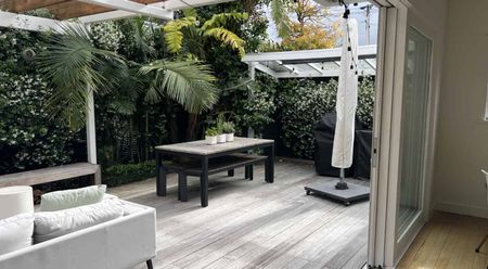 Queen St - Summer stunner - Photo 2