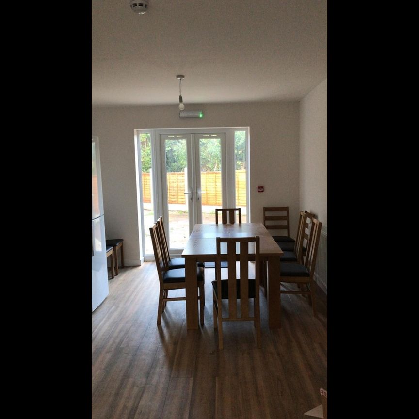 Room in a Shared House, Charter Avenue, CV4 - Photo 2