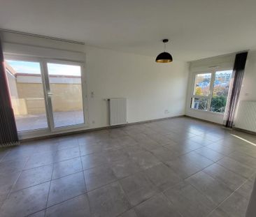 Location Appartement 3 pièces 83m² BRON 69500 - Photo 4