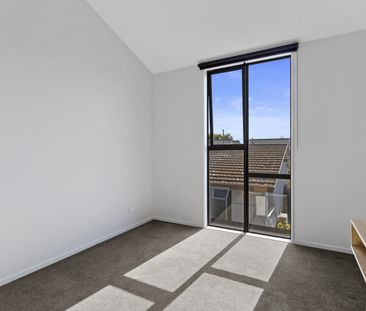 Modern Two-bedroom Townhouse with One Off Street Car Park in Adding... - Photo 1
