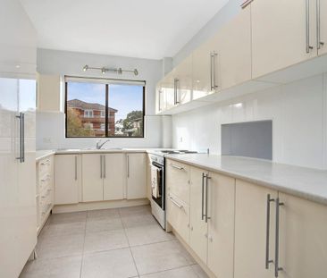 Oversized Two Bedroom Apartment - Photo 6