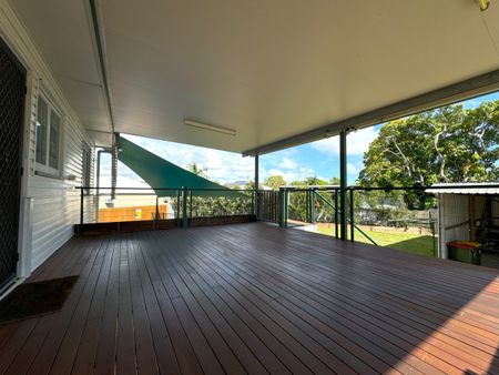 HIGHSET FAMILY HOME IN GREAT LOCATION + POOL + WORKSHOP + SOLAR - Photo 5