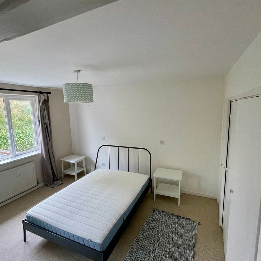 Room in a Shared House, Little Bornes, SE21 - Photo 1